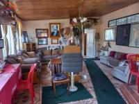 CASA CON TERRENO DE VENTA EN CAYAMBE, 1º DE MAYO