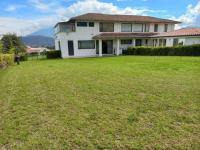VENTA DE CASA CON TERRENO EN OTAVALO - QUICHINCHE - PASTAVI
