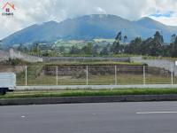 TERRENO DE VENTA AL FILO DE LA PANAMERICANA NORTE DE OTAVALO