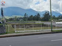 TERRENO DE VENTA AL FILO DE LA PANAMERICANA NORTE DE OTAVALO