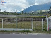 TERRENO DE VENTA AL FILO DE LA PANAMERICANA NORTE DE OTAVALO