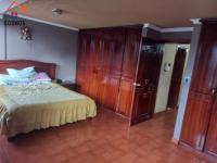 VENTA DE CASA EN ATUNTAQUI, 4 PLANTAS