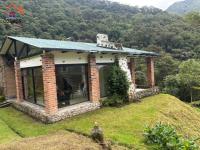 VENTA DE HOSTAL CON TERRENO DE 5 HECTÁREAS EN COTACACHI