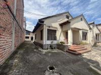 VENTA DE CASA CON TERRENO EN CENTRO DE OTAVALO, 1300 M2