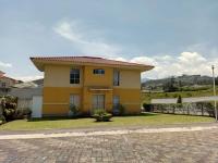 HERMOSA CASA DE VENTA EN CONJUNTO JARDINES DE OTAVALO