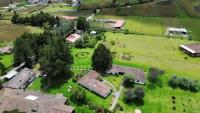 SE VENDE 17.800 M2 CON 7 CASAS EN OTAVALO, APTO PARA HOSTERÍA