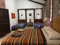 SE VENDE 17.800 M2 CON 7 CASAS EN OTAVALO, APTO PARA HOSTERÍA