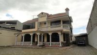 VENDO CASA AL FILO DE LA PANAMERICANA EN OTAVALO