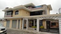 SE VENDE UNA CASA AMPLIA Y GRANDE EN LA CIUDADELA RUMIÑAHUI DE OTAVALO