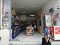 SE VENDE EN OTAVALO CASA CON LOCALES COMERCIALES Y TERRENO 