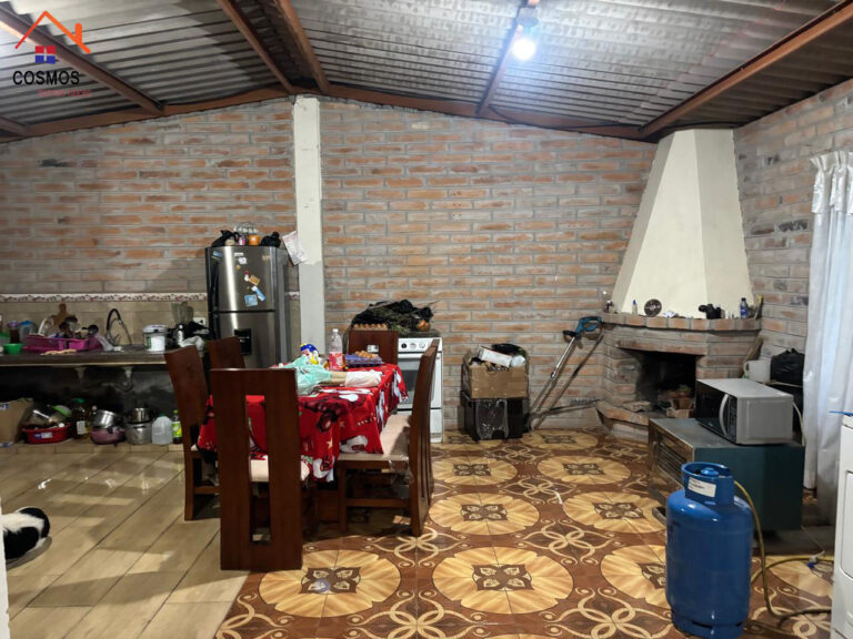 Venta de casa más galpón en Rancho Chico